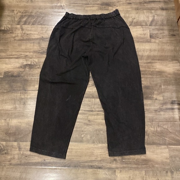 Free People Washed Black pull-on barrel pants. small - Picture 4 of 4